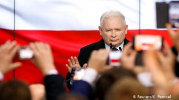 У Польщі на парламентських виборах впевнено перемагає правляча партія “Право і справедливість”
