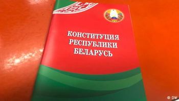 Як Лукашенко намагається заспокоїти білорусів змінами до конституції